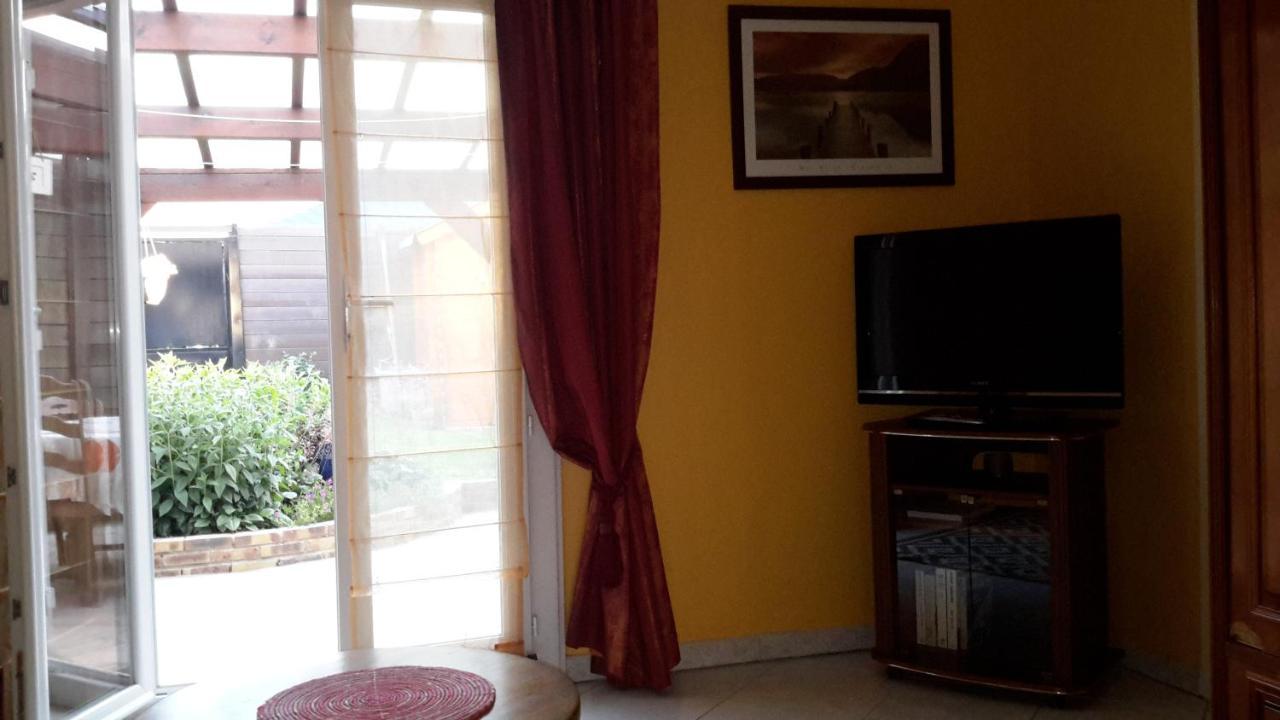 Agreable Logement Dans Petit Village Sud-Essonne Champcueil Exterior foto